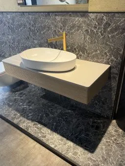 Villeroy & Boch Antao Тумба под раковину, с подсветкой, 1 выдвижной ящик, 1200 x 190 x 500 mm, фронтальная поверхность со структурной обработкой, Honey Oak / Кварц L10153HN