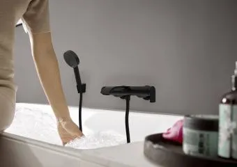 Hansgrohe Vivenis Смеситель для ванны, однорычажный, внешнего монтажа, матовый черный 75420670