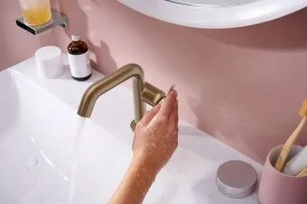 Hansgrohe, Tecturis S, Смеситель для раковины 110 Fine CoolStart EcoSmart+, однорычажный, со сливным гарнитуром Push-Open, шлифованная бронза 73320140