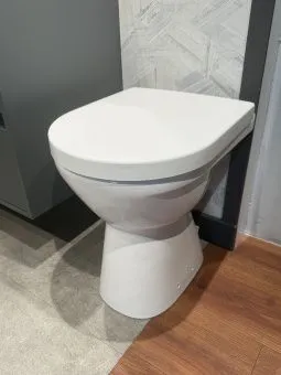 Villeroy & Boch O.Novo VITA Приставной унитаз, Альпийский белый с сиденьем сфункцией QuickRelease и SoftClosing, крепления из нержавеющей стали 4683001+98M9С101