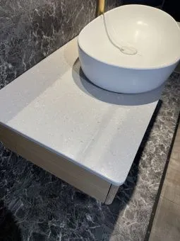 Villeroy & Boch Antao Тумба под раковину, с подсветкой, 1 выдвижной ящик, 1200 x 190 x 500 mm, фронтальная поверхность со структурной обработкой, Honey Oak / Кварц L10153HN