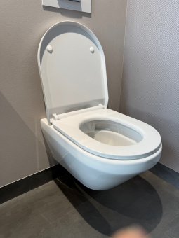 Villeroy & Boch Architectura Комбинированная упаковка подвесной унитаз со смывом TwistFlush[e³],с сиденьем Альпийский белый 4616CB01