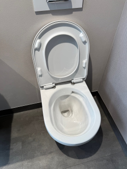 Villeroy & Boch Architectura Комбинированная упаковка подвесной унитаз со смывом TwistFlush[e³],с сиденьем Альпийский белый 4616CB01